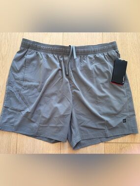 Layer 8 Quick-Dry Performance Shorts ⚡️
BNWT • Lightweight • Everyday Essential